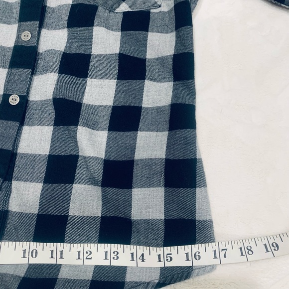 🛍 2/$25 TNA Black and White Buffalo Check shirt - Picture 7 of 8